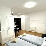 Hillside Aparthotel 3*